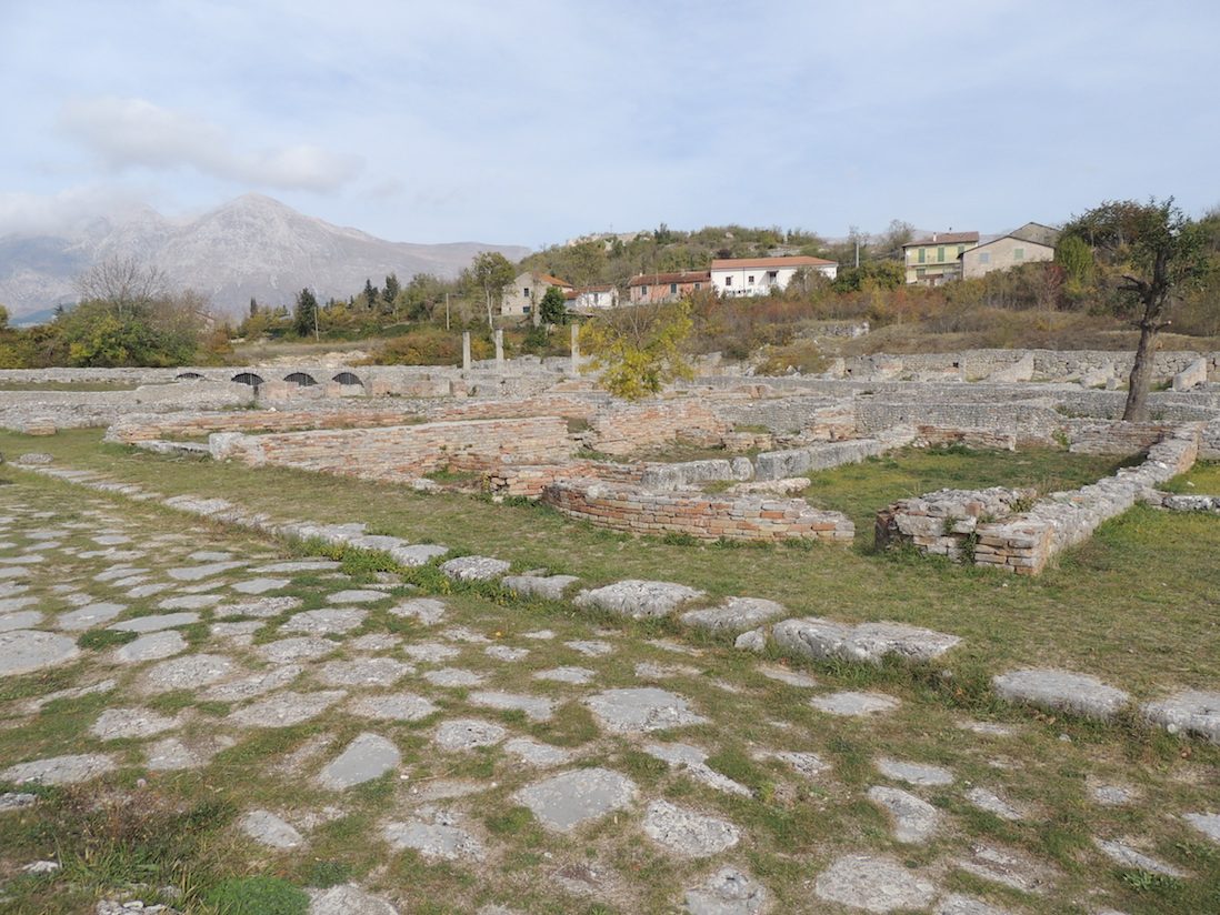 Baths of Alba Fucens-03.JPG